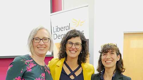 Layla Moran MP, Lib Dem Spokesperson for Foreign Affairs and international Development, flanked by Jenny WIlkinson for Kenilworth & Southam and Manuela Perteghella for Stratford on Avon. Photo of Layla Moran MP with Jenny WIlkinson for Kenilworth & Southam and Manuela Perteghella for Stratford on Avon